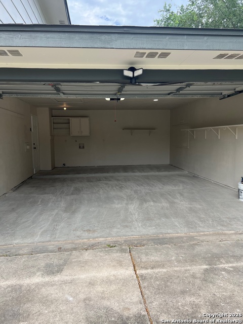 Image 32 of 43 For 13615 Larkbrook