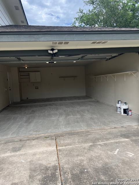Image 33 of 43 For 13615 Larkbrook