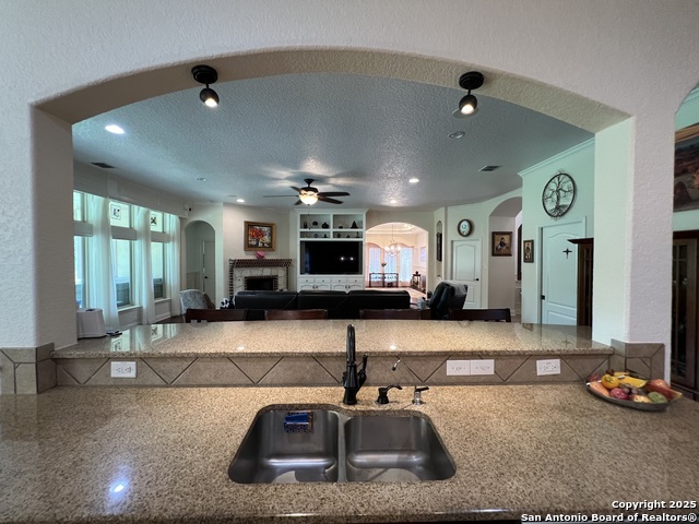 Listing photo id 8 for 21918 Pesa Cove