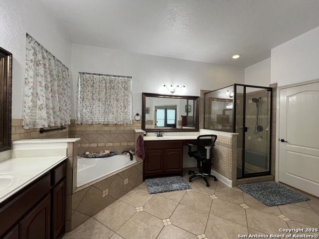 Listing photo id 30 for 21918 Pesa Cove