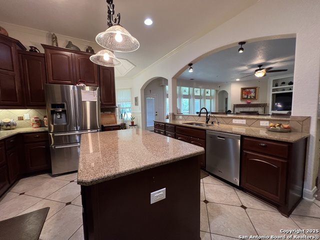 Listing photo id 5 for 21918 Pesa Cove