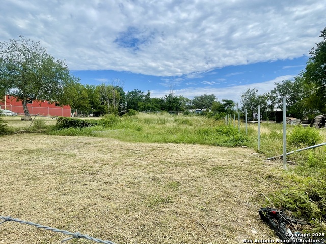 Image 4 of 8 For 1831 Hammond Ave