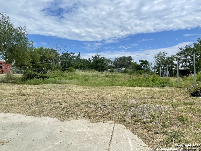 Image 5 of 8 For 1831 Hammond Ave