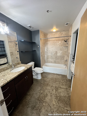 Image 16 of 27 For 1331 Flores St S 214a