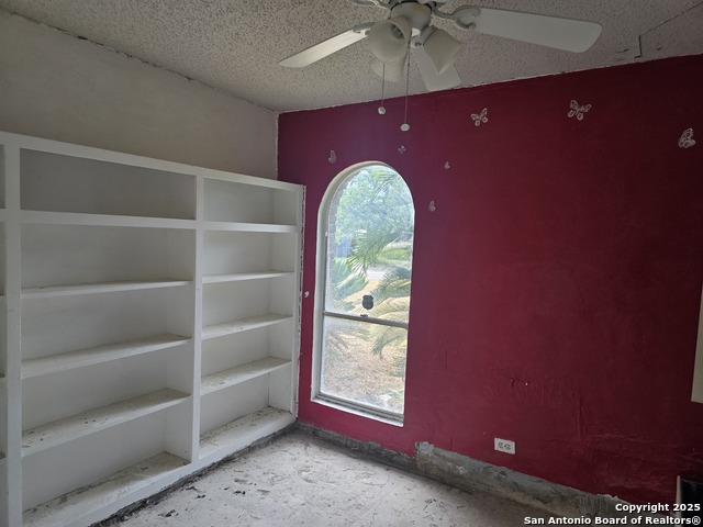 Image 10 of 22 For 3371 Woodlawn W