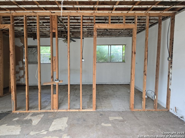 Image 14 of 22 For 3371 Woodlawn W