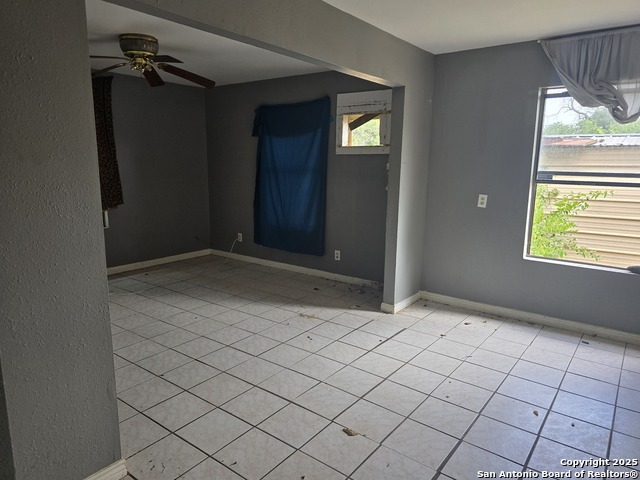 Image 19 of 22 For 3371 Woodlawn W