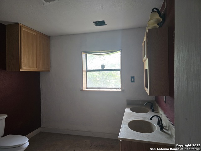 Image 8 of 22 For 3371 Woodlawn W