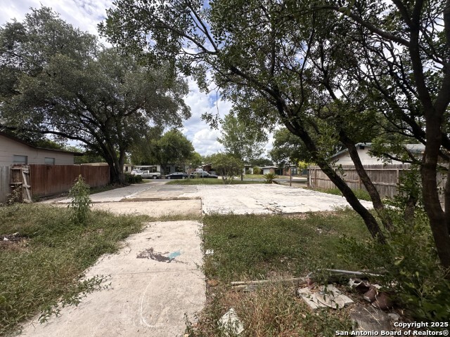 Listing photo id 2 for 1814 Lampost