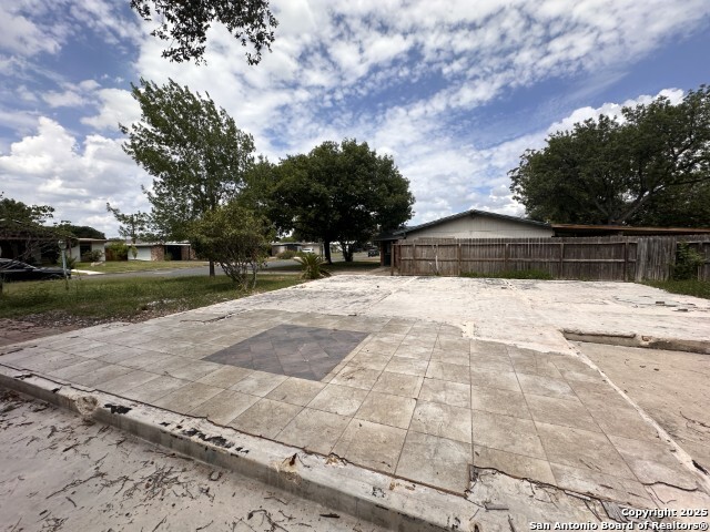 Listing photo id 3 for 1814 Lampost