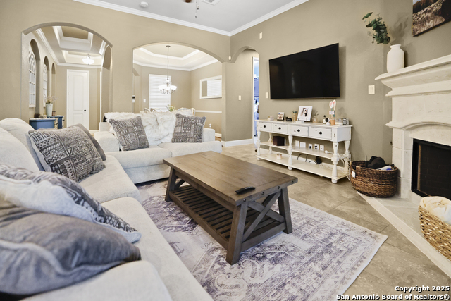 Listing photo id 8 for 3843 Ox-eye Daisy