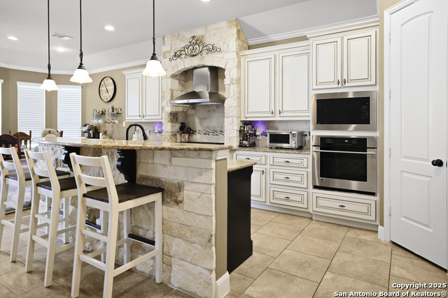 Listing photo id 9 for 3843 Ox-eye Daisy