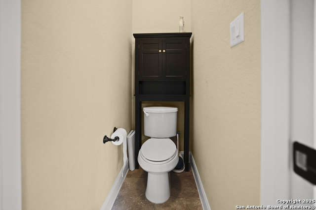 Listing photo id 12 for 3843 Ox-eye Daisy