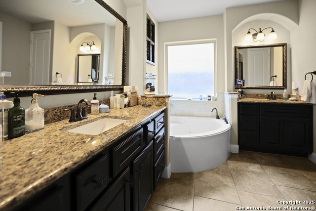 Listing photo id 14 for 3843 Ox-eye Daisy