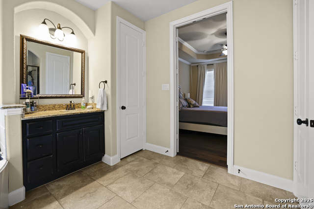 Listing photo id 15 for 3843 Ox-eye Daisy