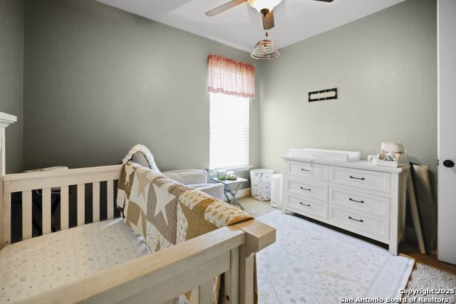 Listing photo id 21 for 3843 Ox-eye Daisy