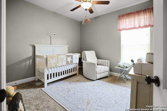 Listing photo id 23 for 3843 Ox-eye Daisy