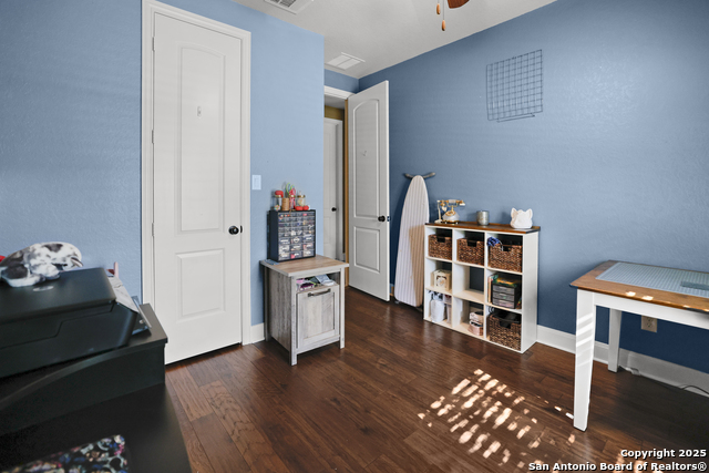 Listing photo id 25 for 3843 Ox-eye Daisy