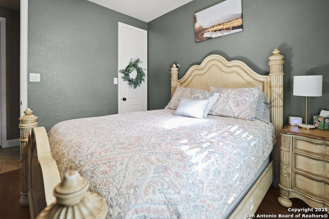 Listing photo id 27 for 3843 Ox-eye Daisy