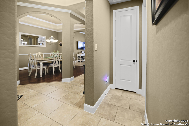 Listing photo id 33 for 3843 Ox-eye Daisy