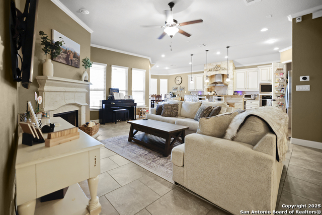 Listing photo id 2 for 3843 Ox-eye Daisy