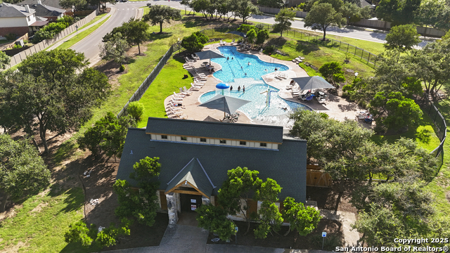 Listing photo id 41 for 3843 Ox-eye Daisy