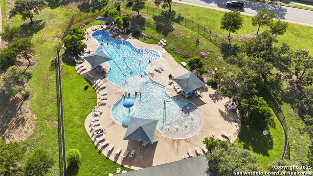 Listing photo id 42 for 3843 Ox-eye Daisy