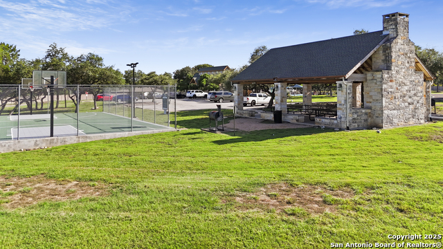Listing photo id 45 for 3843 Ox-eye Daisy