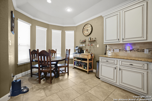 Listing photo id 4 for 3843 Ox-eye Daisy