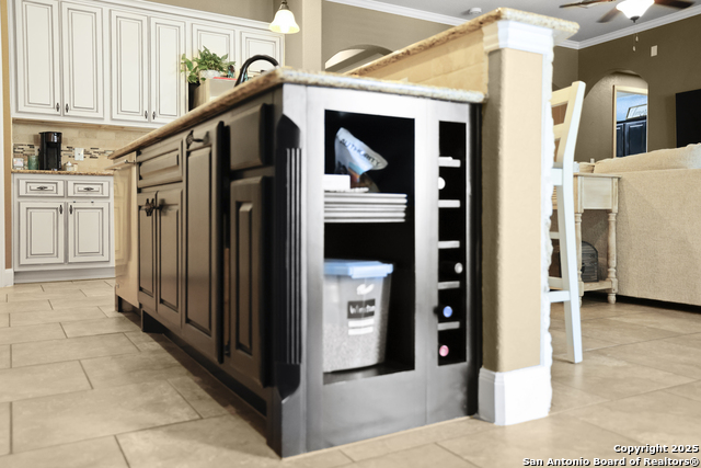 Listing photo id 5 for 3843 Ox-eye Daisy