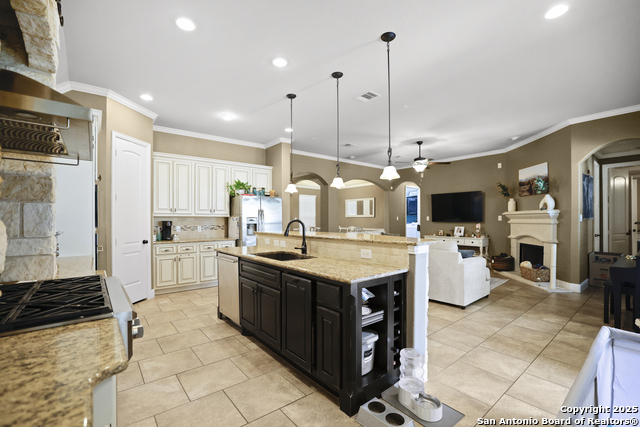 Listing photo id 6 for 3843 Ox-eye Daisy