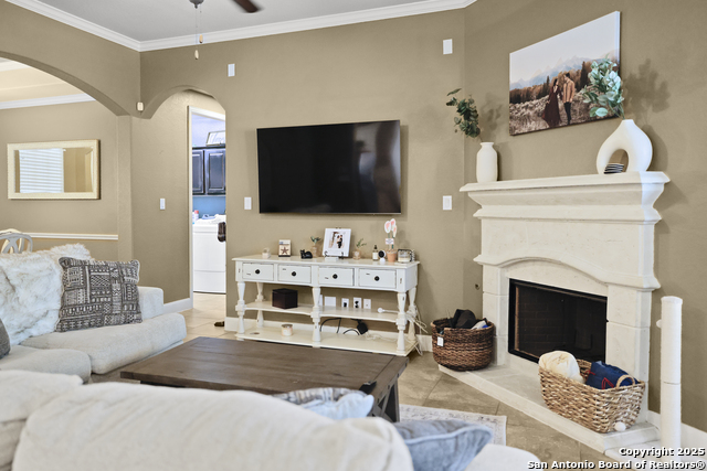 Listing photo id 7 for 3843 Ox-eye Daisy