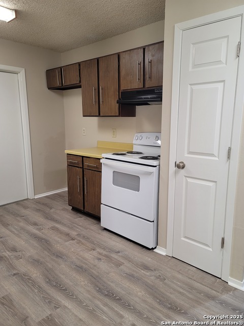 Image 8 of 38 For 10807 Green Brook