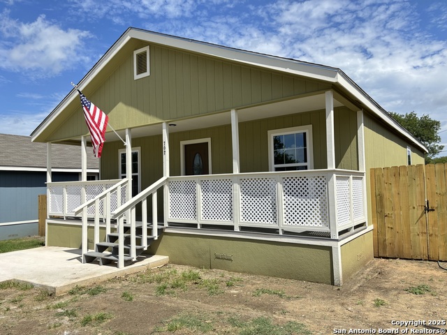 Details for 702 5th E , Nixon, TX 78140