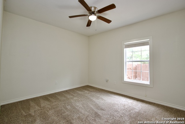Listing photo id 13 for 1336 Center