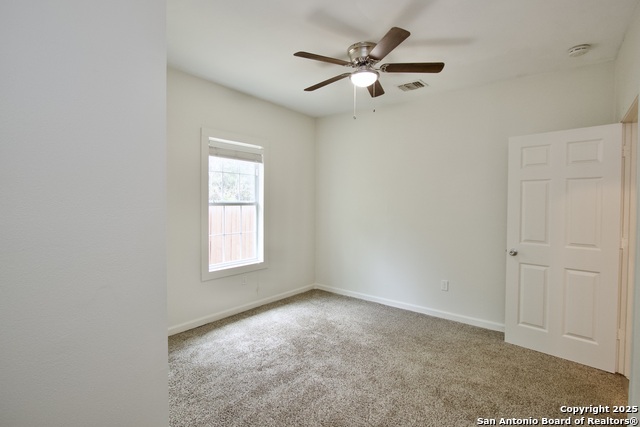 Listing photo id 14 for 1336 Center