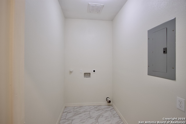 Listing photo id 20 for 1336 Center