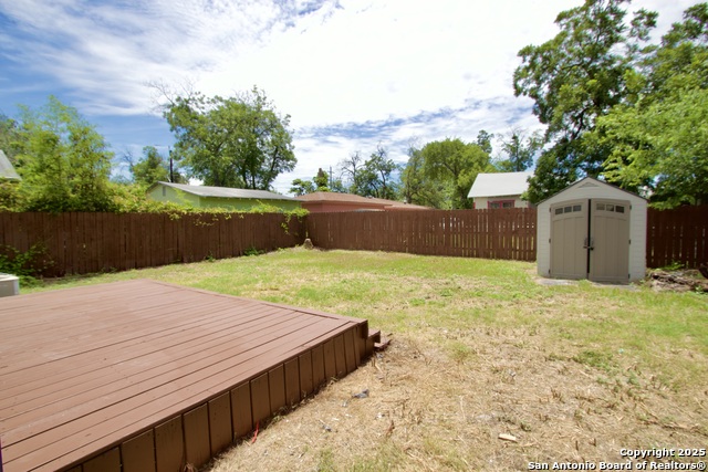 Listing photo id 23 for 1336 Center