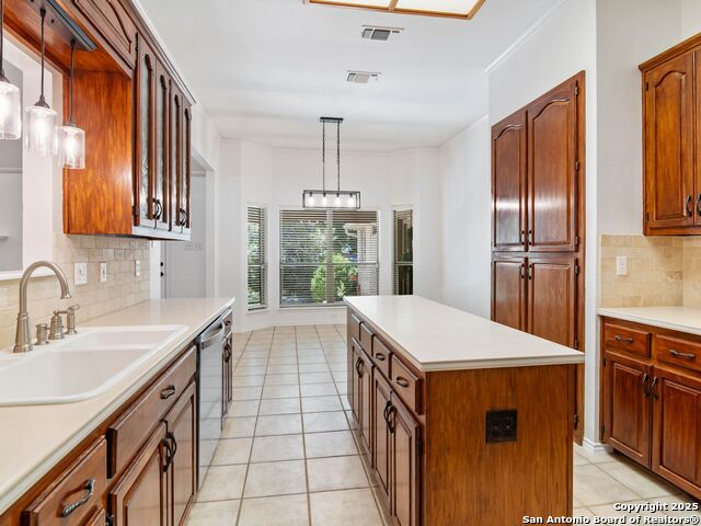 Image 14 of 42 For 110 Plum Circle