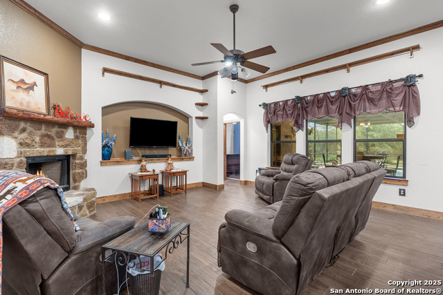 Listing photo id 10 for 151 Native Pecan