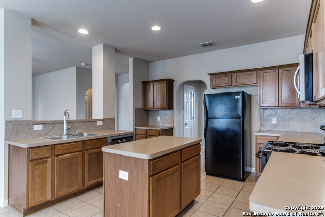 Image 14 of 39 For 606 Buckle Court