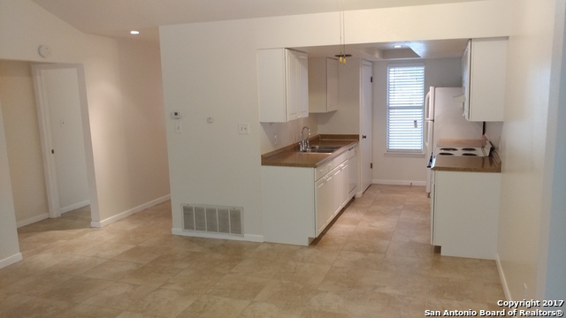 Image 5 of 9 For 744 Rosewood Ave  744