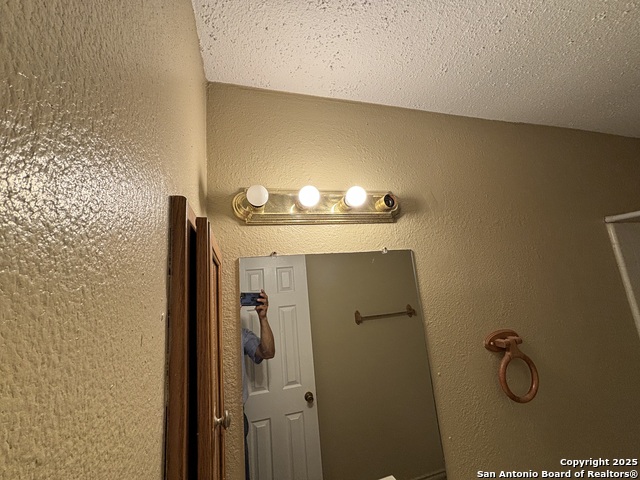 Image 19 of 26 For 16434 Oak Rock St