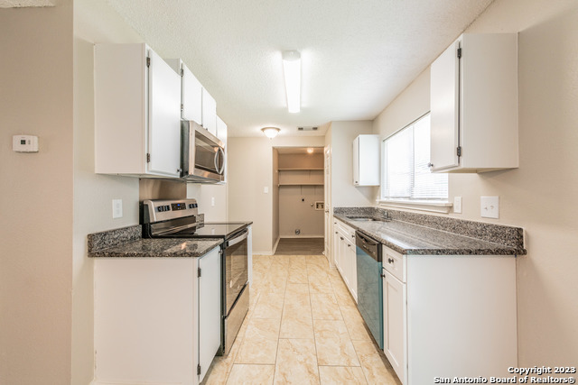 Image 10 of 28 For 6210 Aragon Village