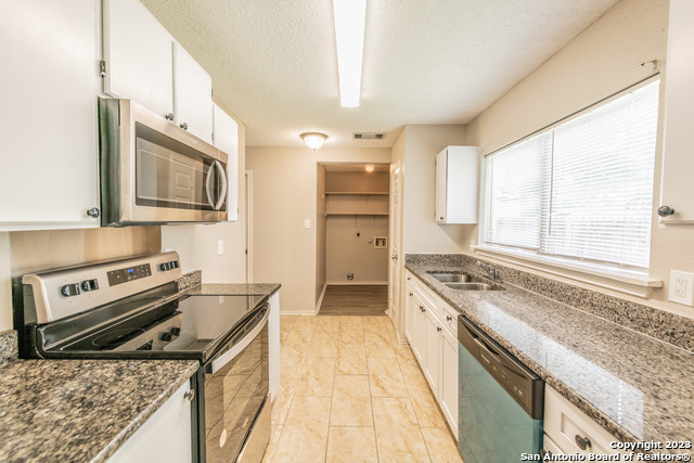 Image 11 of 28 For 6210 Aragon Village