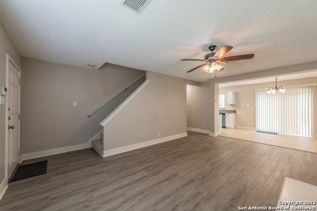 Image 4 of 28 For 6210 Aragon Village
