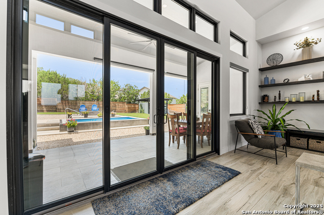 Listing photo id 9 for 690 Kings Point