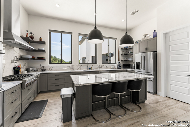 Listing photo id 12 for 690 Kings Point