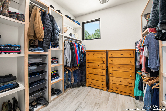 Listing photo id 15 for 690 Kings Point
