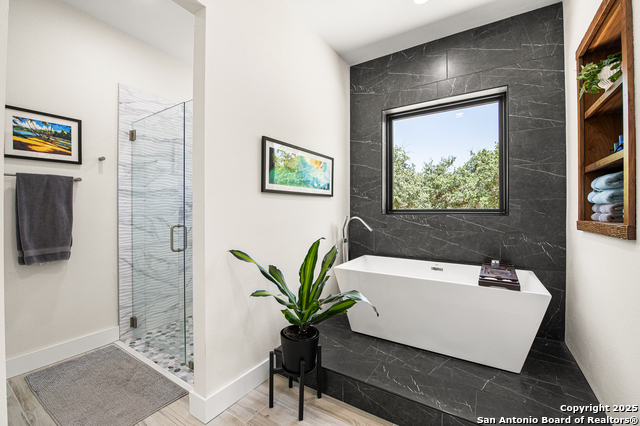 Listing photo id 19 for 690 Kings Point